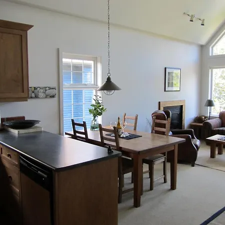 203 At Water'S Edge Apartment Ucluelet Room photo