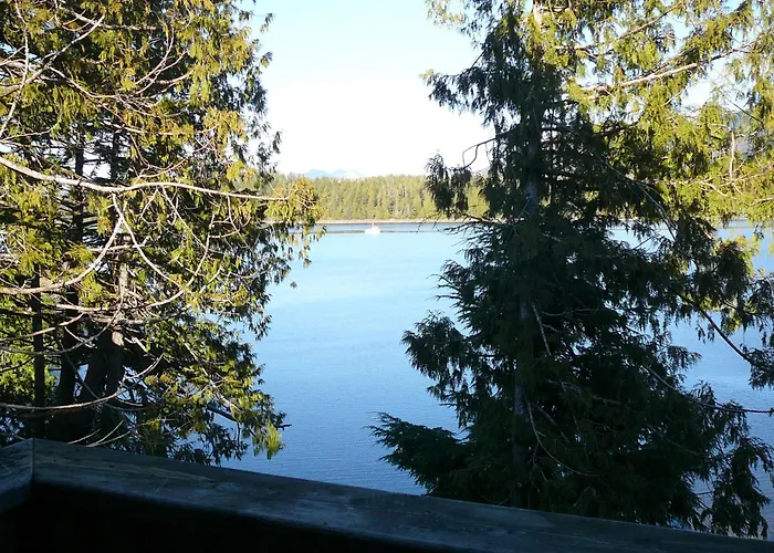 203 At Water\'S Edge