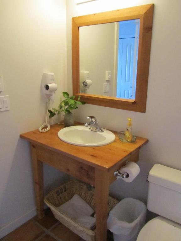 Appartement 203 At Water's Edge *